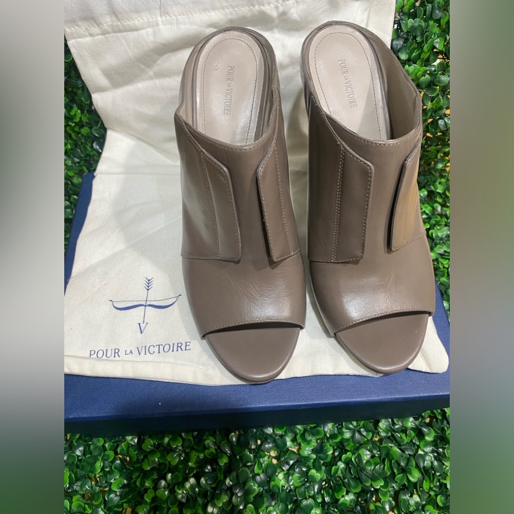 Pour La Victoire Eva Mule in Gray size 10